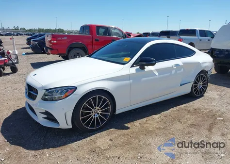 2022 Mercedes-Benz C 300 Coupe z USA, uszkodzony, nr VIN W1KWJ8DBXNG111970